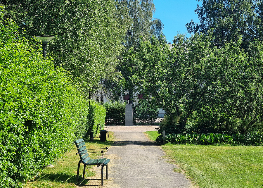 Lummiga gångsråk med plats för vila